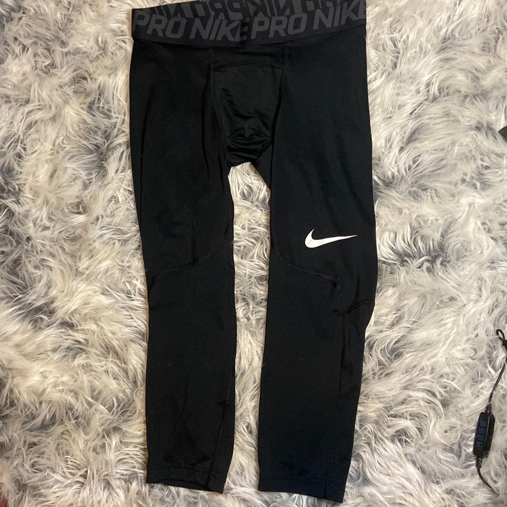 Like new men’s black Nike pro compression 3/4 capri, leggings, dry fit size m